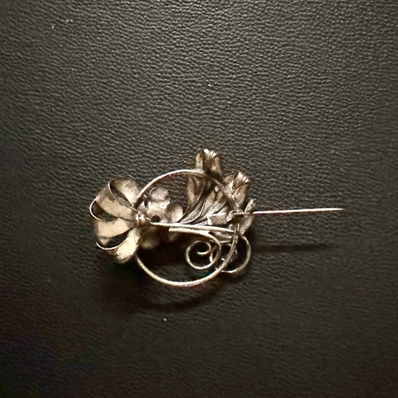 Vintage Beau Sterling Flower Brooch - Picture 2 of 5